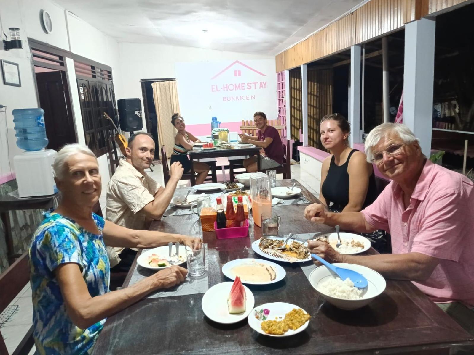 El Homestay Bunaken Kültér fotó